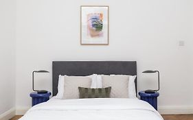 Chic 1 Bedroom Apartment In Bloomsbury, Sleeps 4